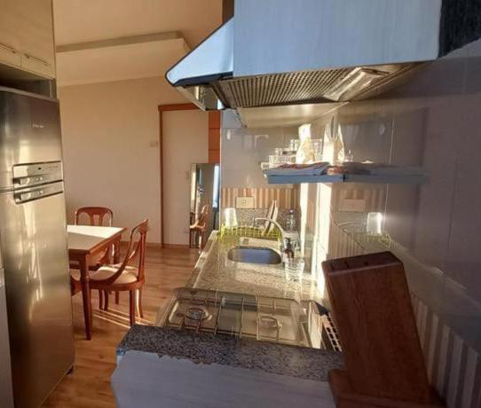 Apto-flat Privado Com Cozinha, Lavanderia, Banheiro Com Ducha E Garagem *