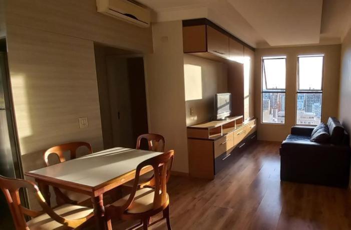 Apto-flat Privado Com Cozinha, Lavanderia, Banheiro Com Ducha E Garagem Londrina