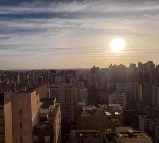 Apto-flat Privado Com Cozinha, Lavanderia, Banheiro Com Ducha E Garagem Londrina